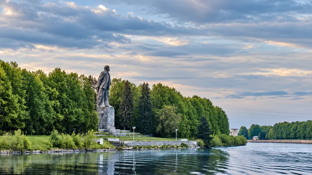 Школьная экскурсия в Дубну
