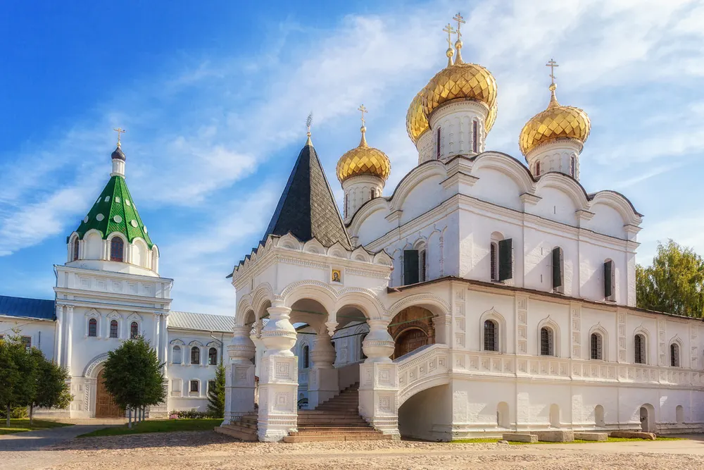Тур для школьников на 2 дня и 1 ночь в Кострому: Ювелирный завод, Ипатьевский монастырь и Музей сыра