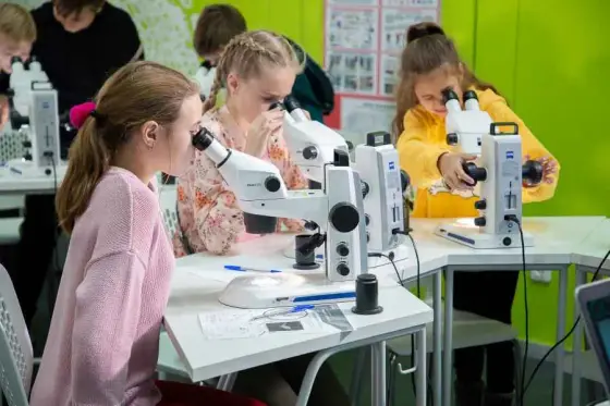 Познавательная программа «Рисуем микромир» в парке Зарядье